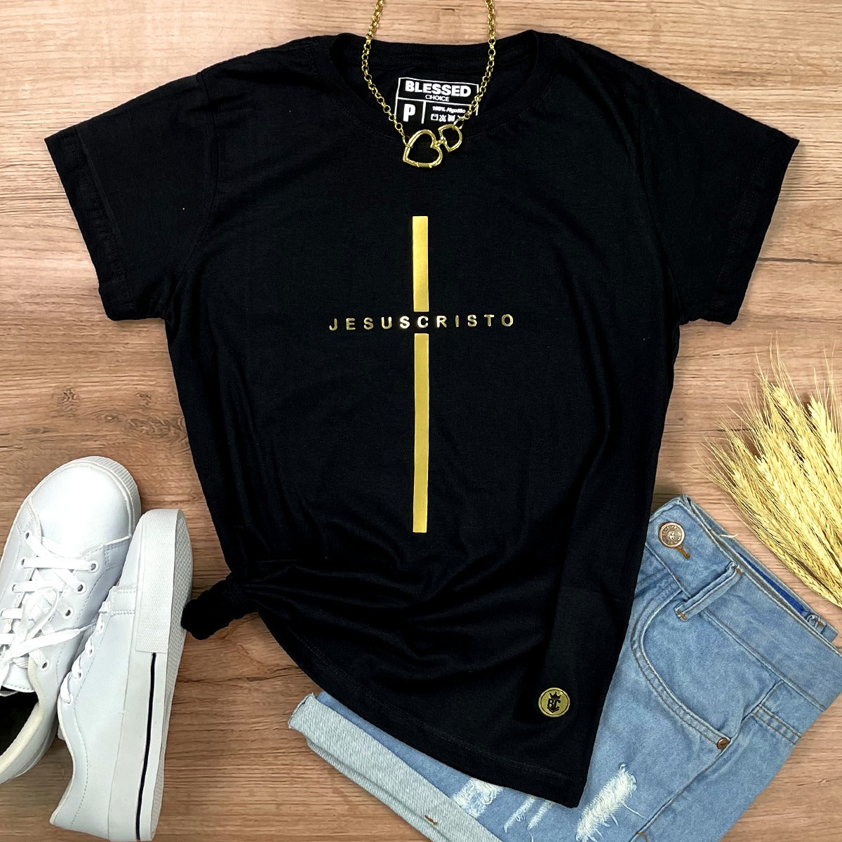 Camiseta Feminina Preta Cruz Dourada Jesus Cristo