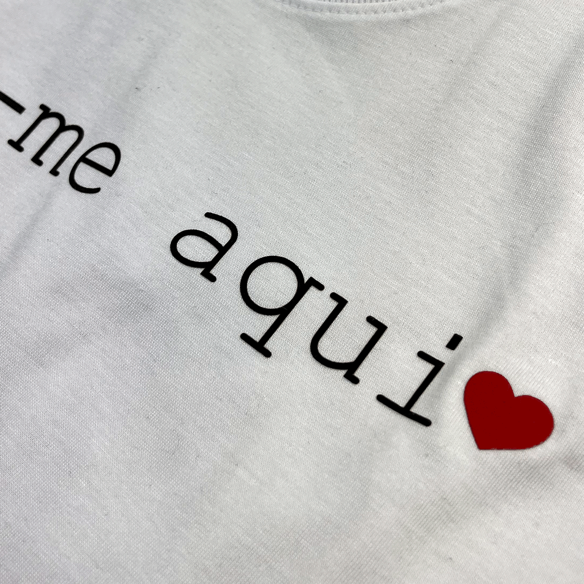 T-Shirt Infantil Branca Eis-me Aqui