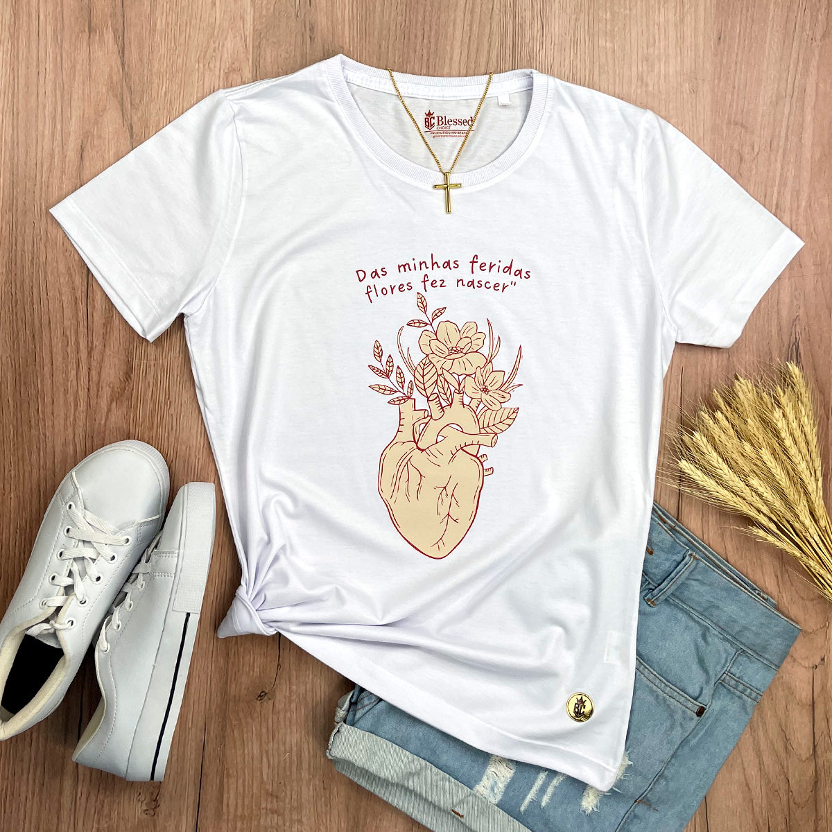 Camiseta Feminina Branca Das Minhas Feridas Flores Fez Nascer