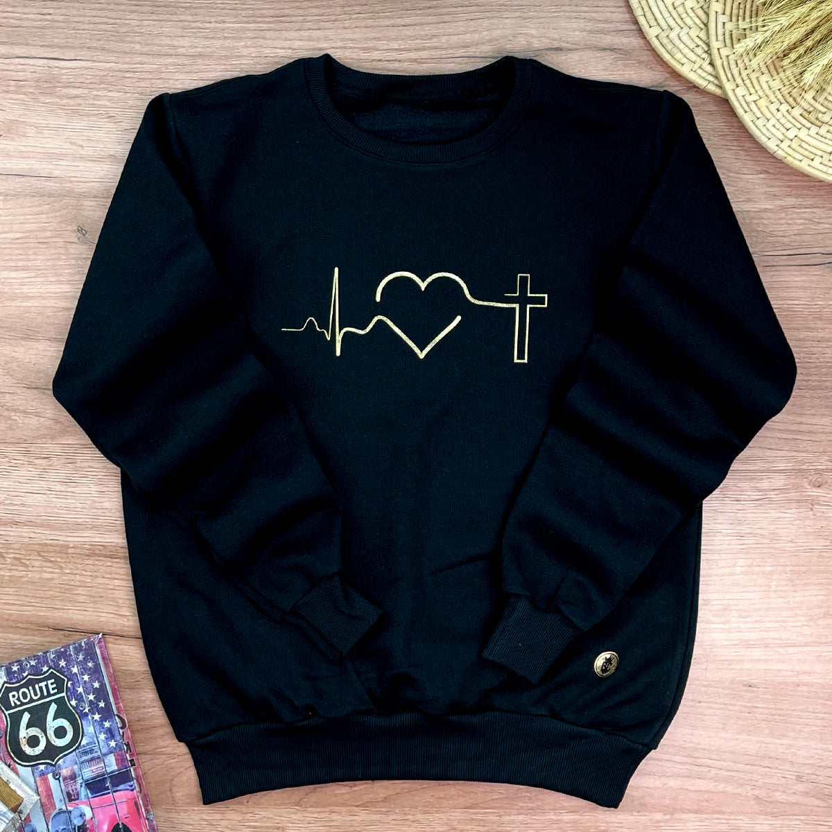 Moletom Preto Batimento Coração Dourado