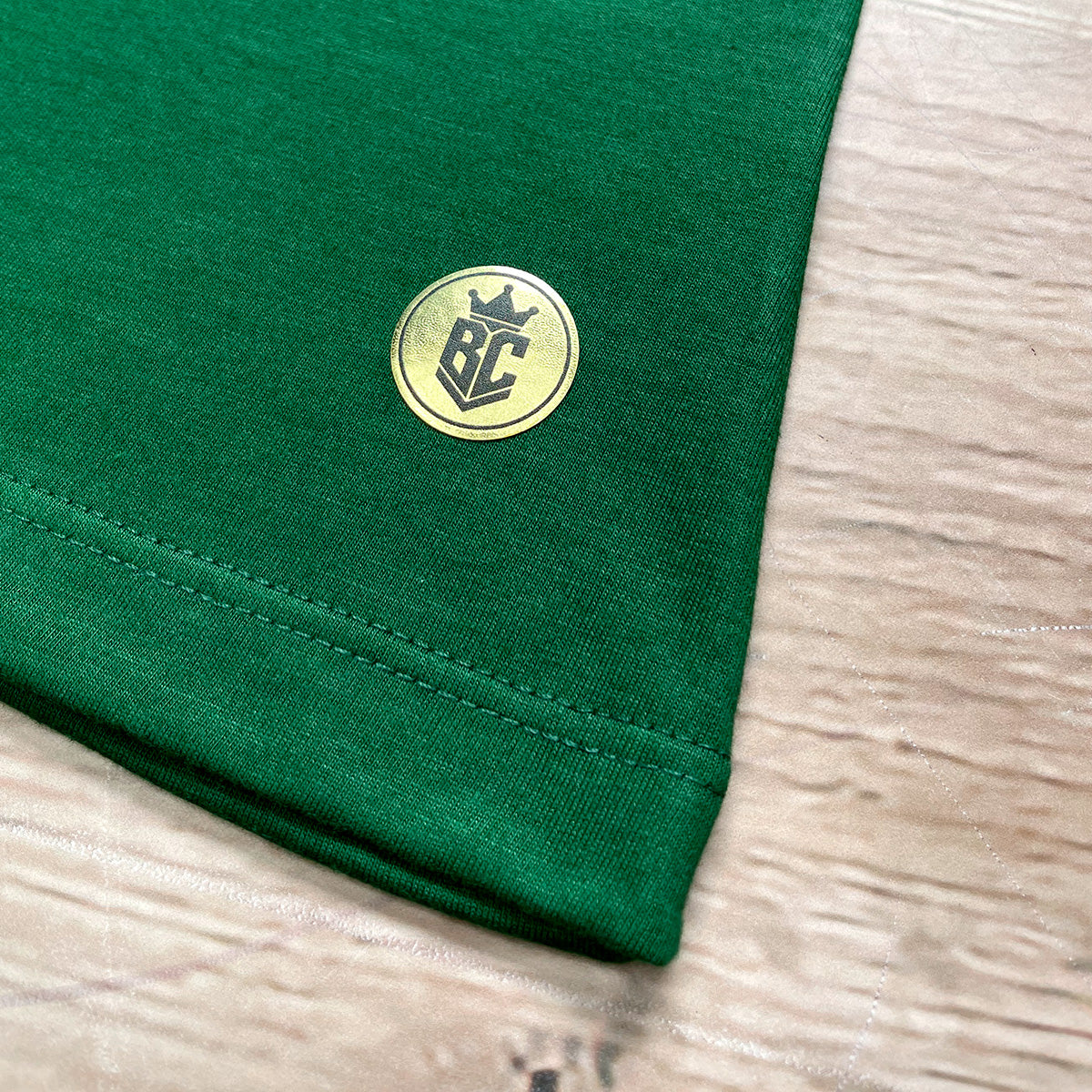 Camiseta Feminina Verde O Amor é o Presente Dourado