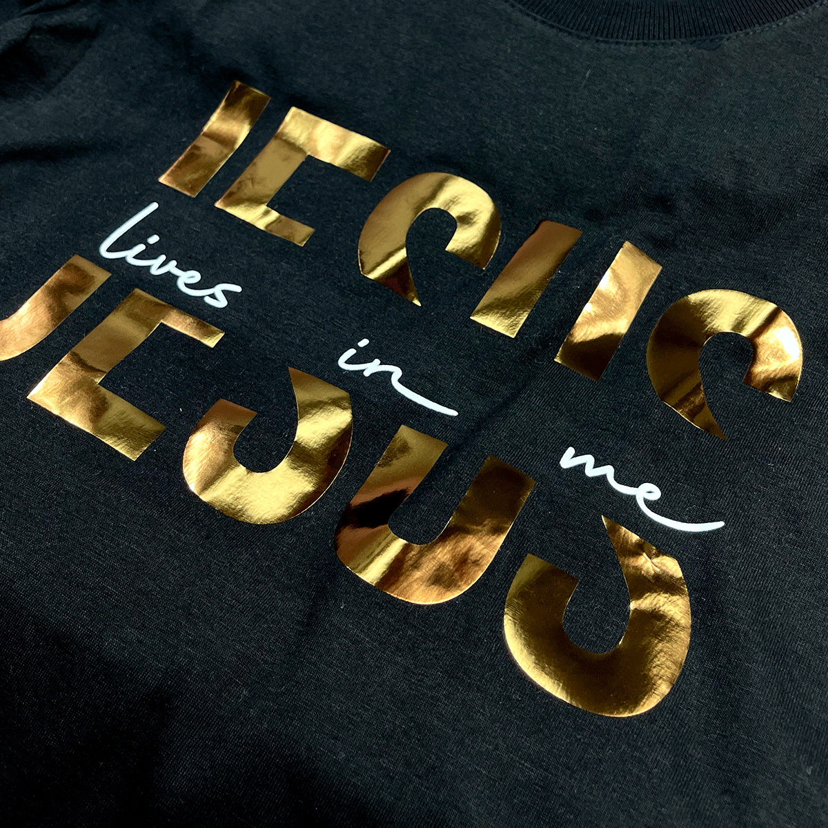 T-Shirt Infantil Preta Jesus Lives In Me