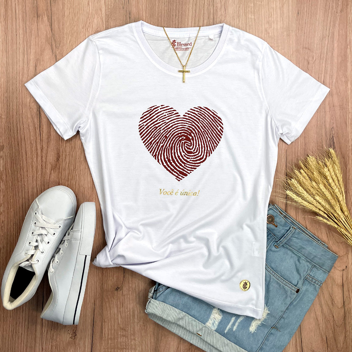 Camiseta Feminina Branca Coração Digital Você É Única