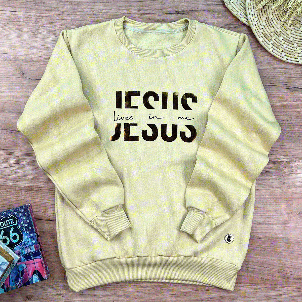 Moletom Caqui Jesus Lives in Me