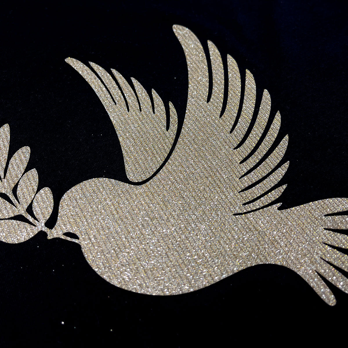 Camiseta Feminina Preta Pomba da Paz