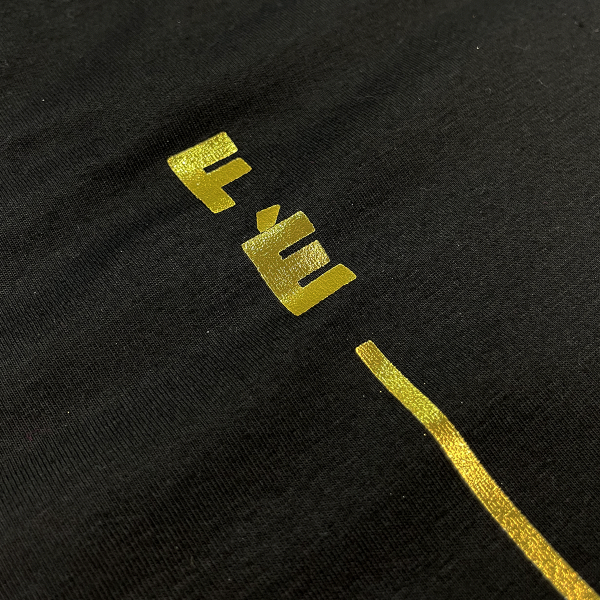 Camiseta Feminina Preta Fé Listra Dourado