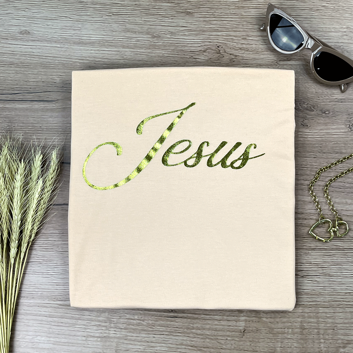 Camiseta Feminina Salmão Jesus Dourado