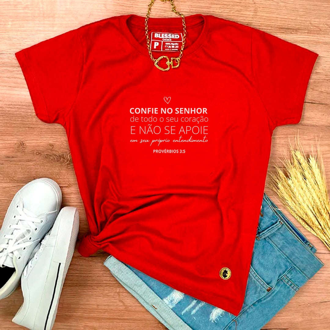 Camiseta Feminina Vermelha Confie No Senhor De Todo O Seu Coração