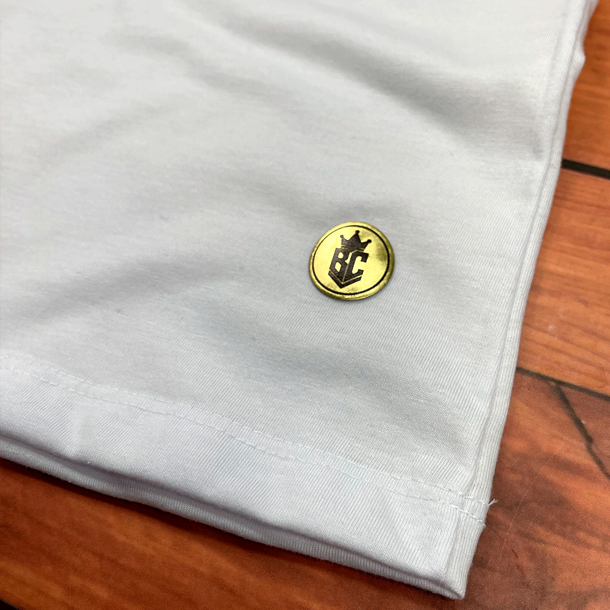 Camiseta Masculina Branca Aplique Camaleão Yeshua