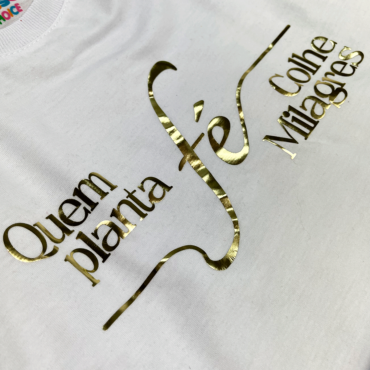 T-Shirt Infantil Branca Quem Planta Fé Dourado