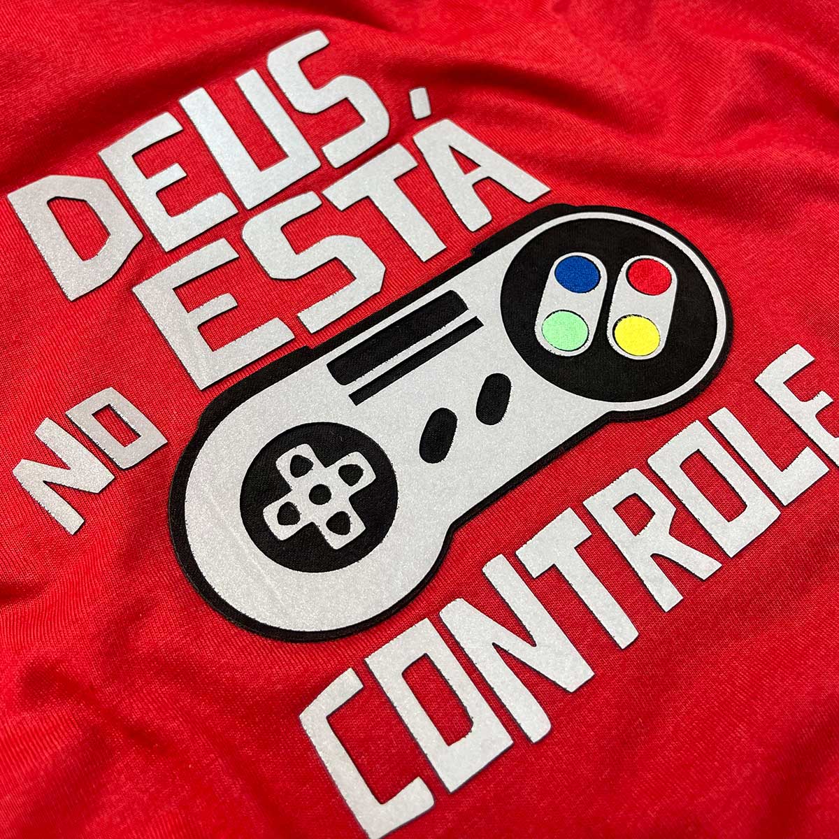 T-Shirt Infantil Vermelha Deus Está No Controle