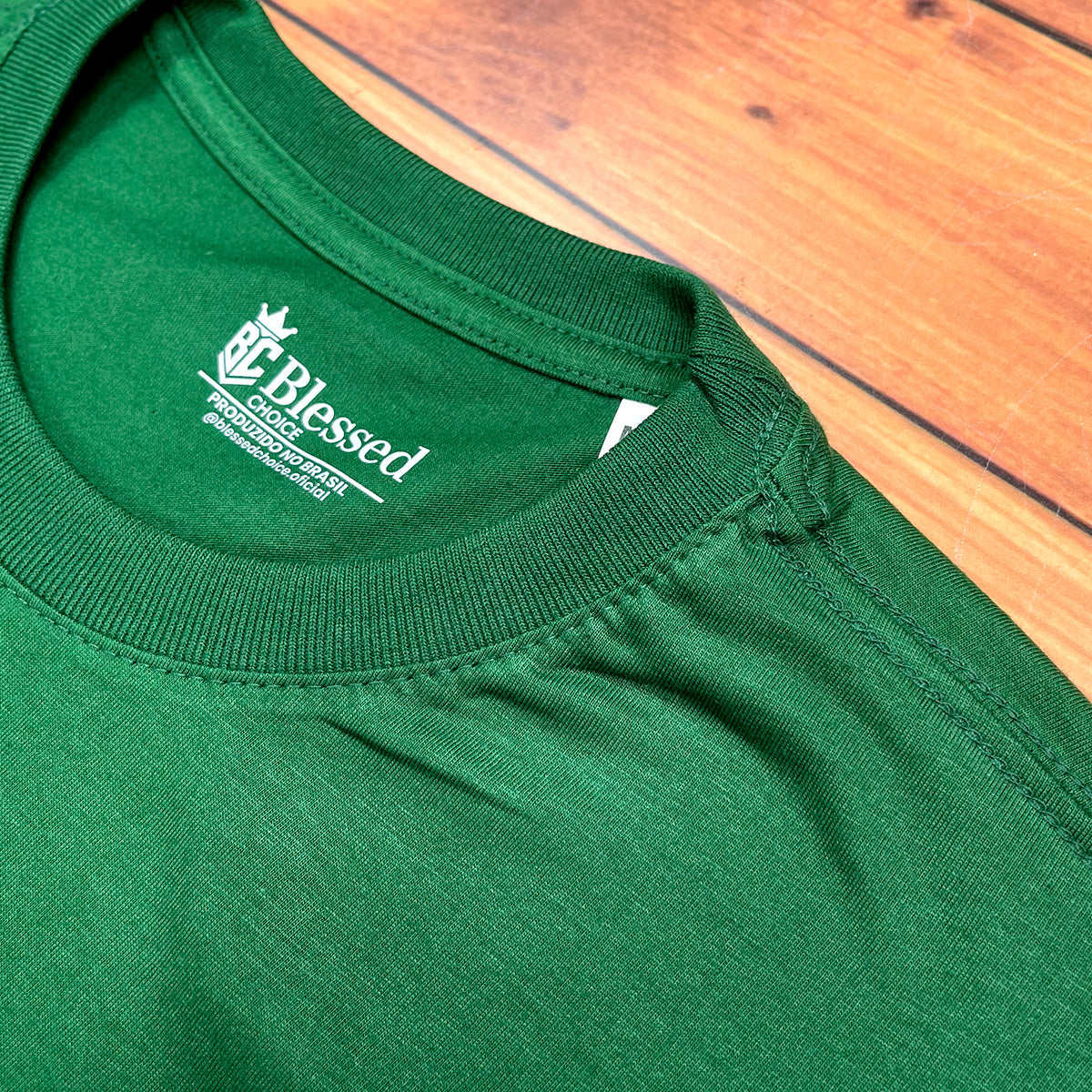Camiseta Masculina Verde Jesus Is The Reason For The Casa