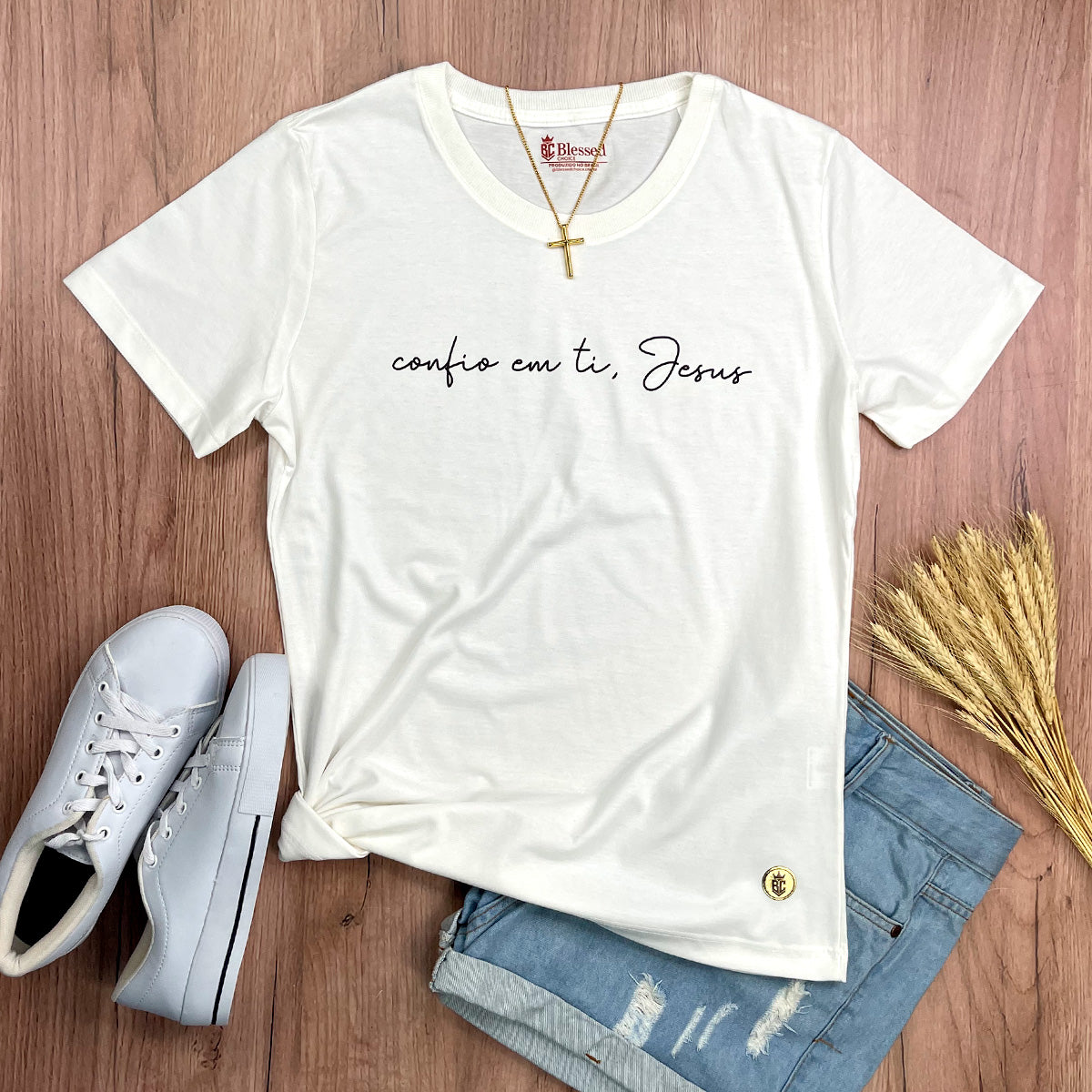 Camiseta Feminina Off White Confio Em Ti Jesus