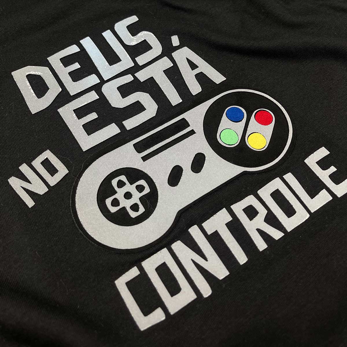 T-Shirt Infantil Preta Deus Está No Controle