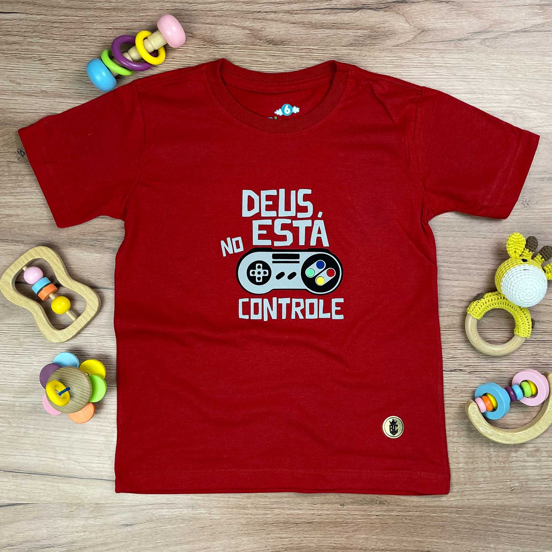 T-Shirt Infantil Vermelha Deus Está No Controle