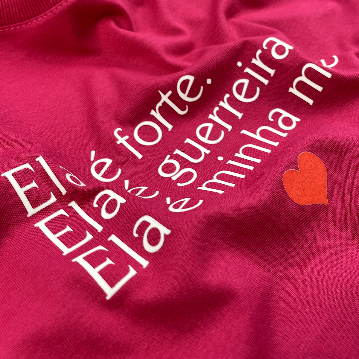 Camiseta Feminina Pink Ela é Forte