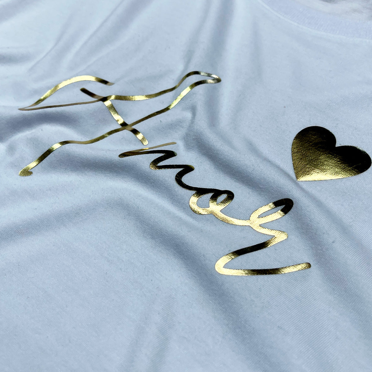 T-Shirt Infantil Branca Amor Coração Dourado