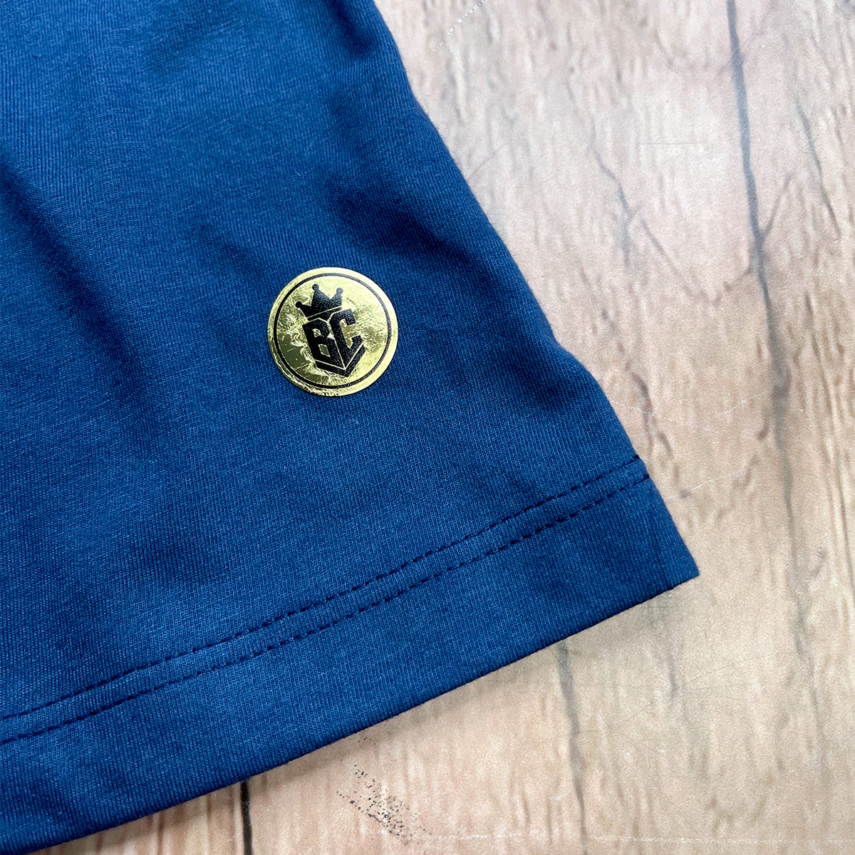 Camiseta Feminina Azul Aplique Jesus Glitter Dourado