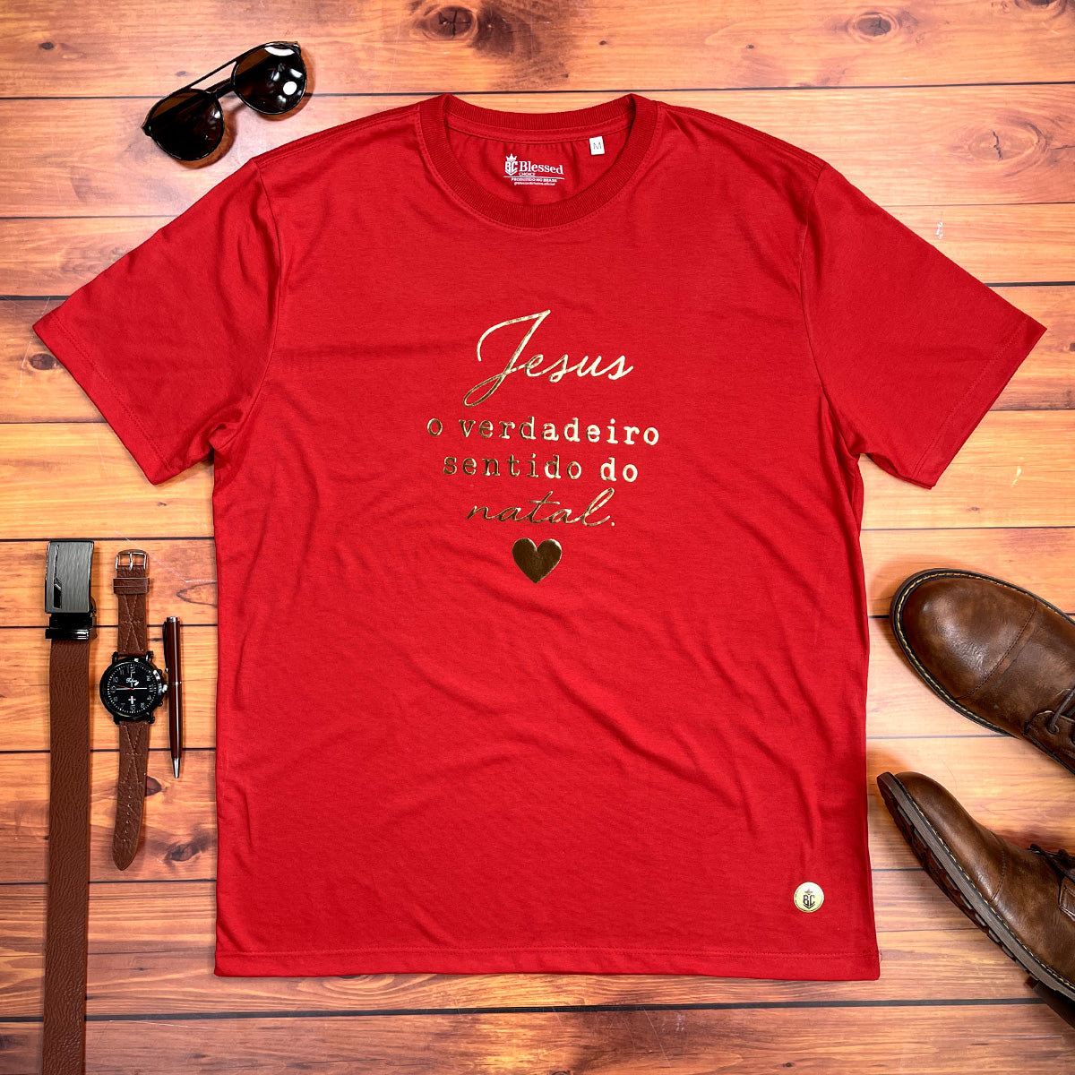 Camiseta Masculina Vermelha Jesus O Verdadeiro Sentido do Natal Dourado