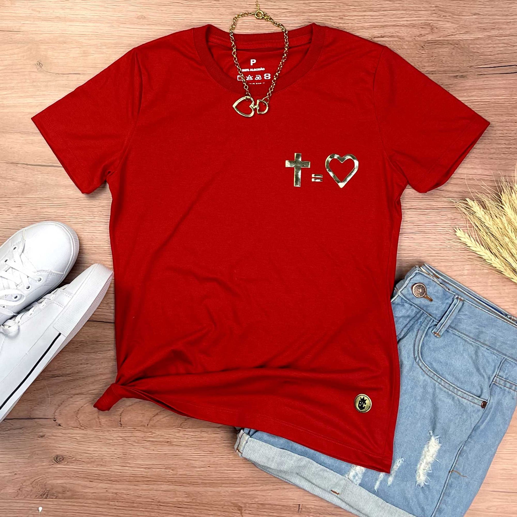 Camiseta Feminina Vermelha Cruz Igual Coração Dourado