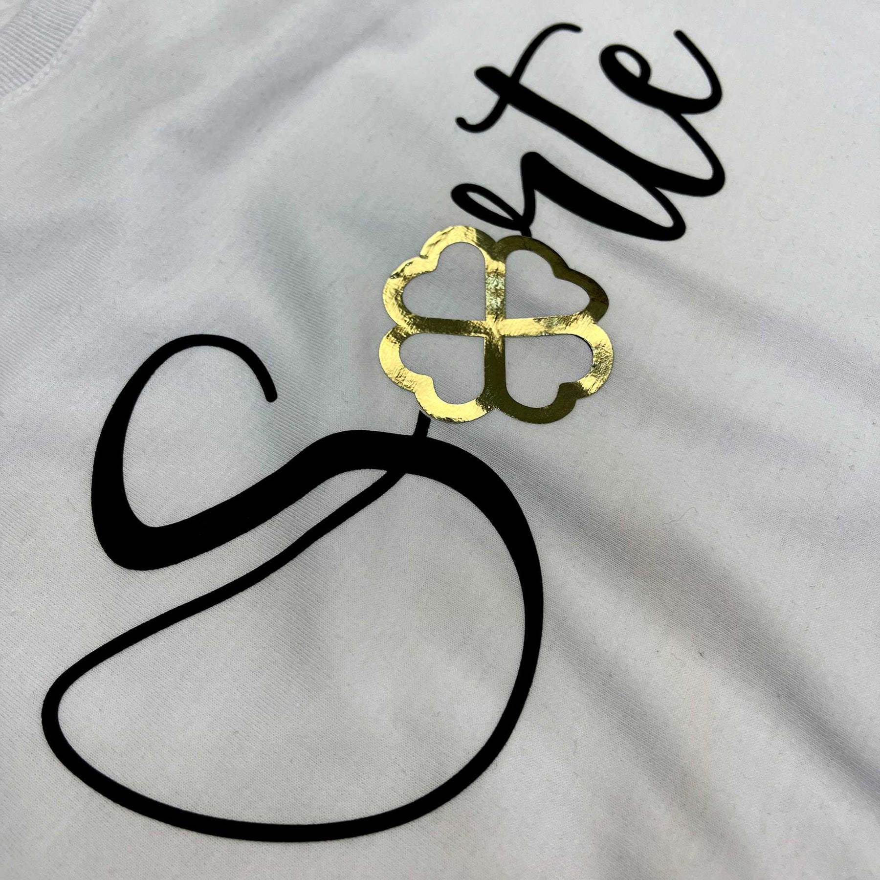 Camiseta Feminina Branca Sorte Dourado