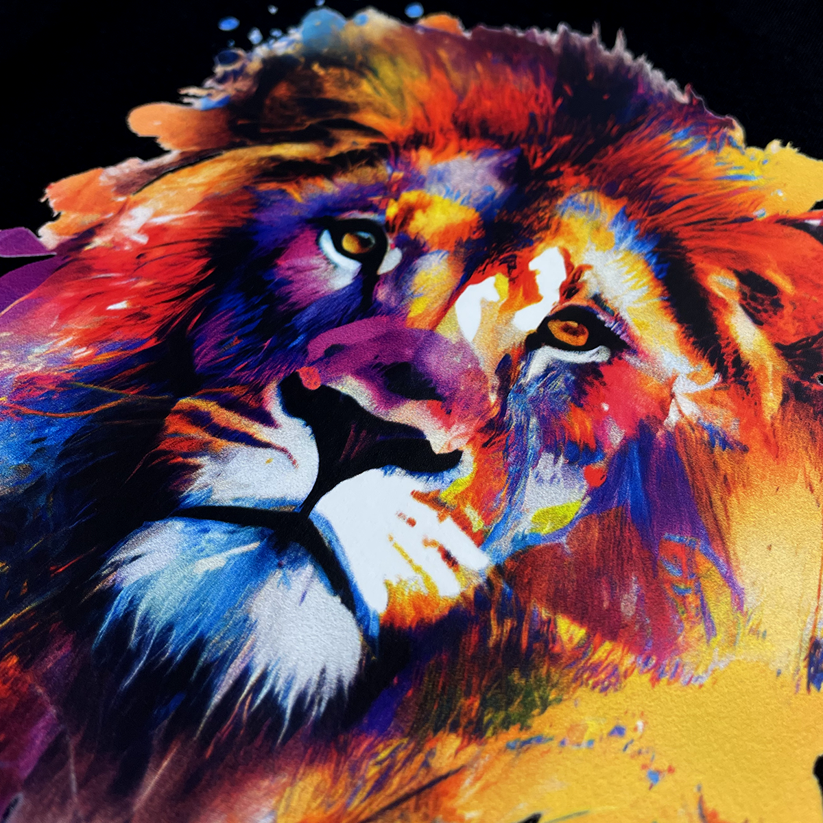 Camiseta Feminina Preta Leão Colorido