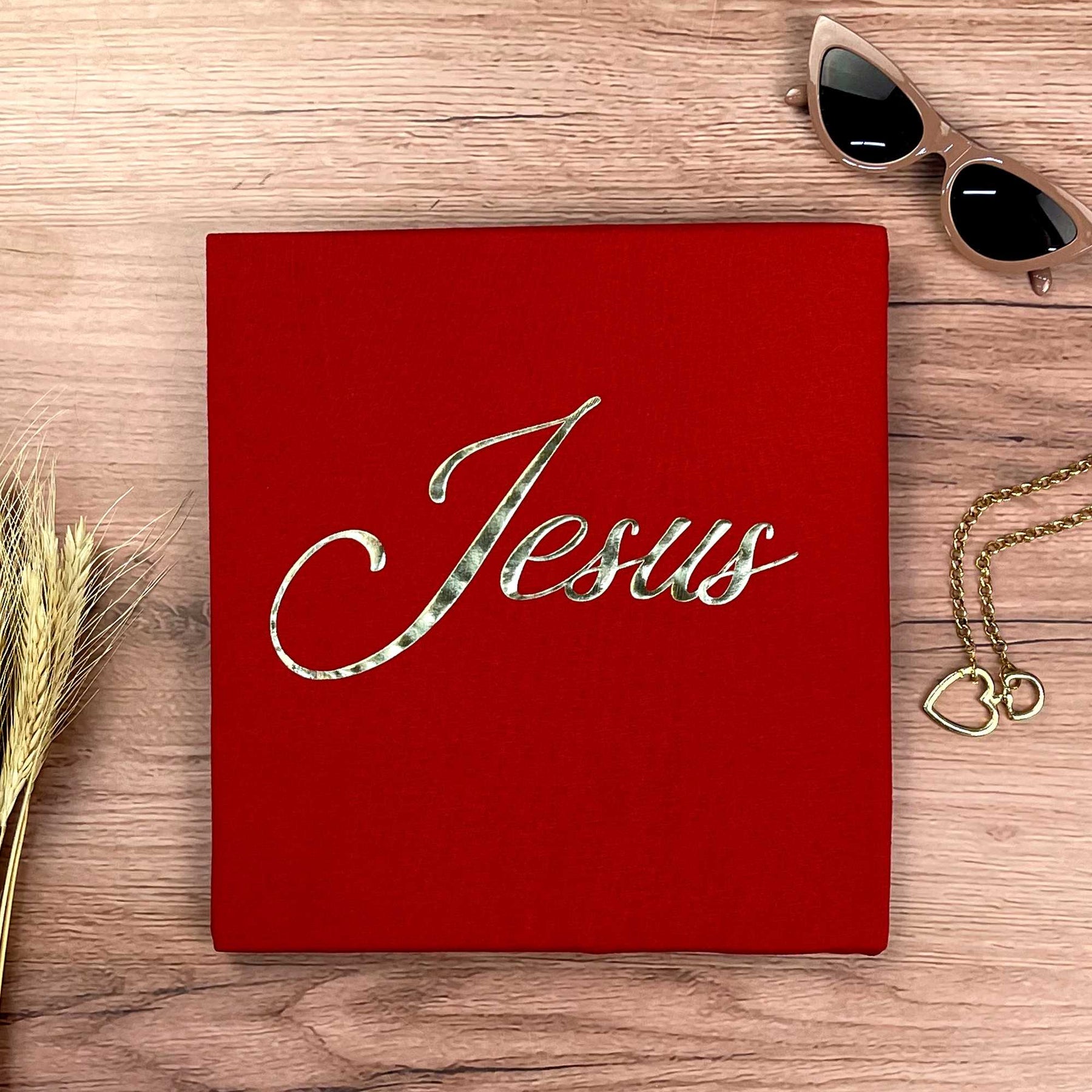 Camiseta Feminina Vermelha Jesus Dourado