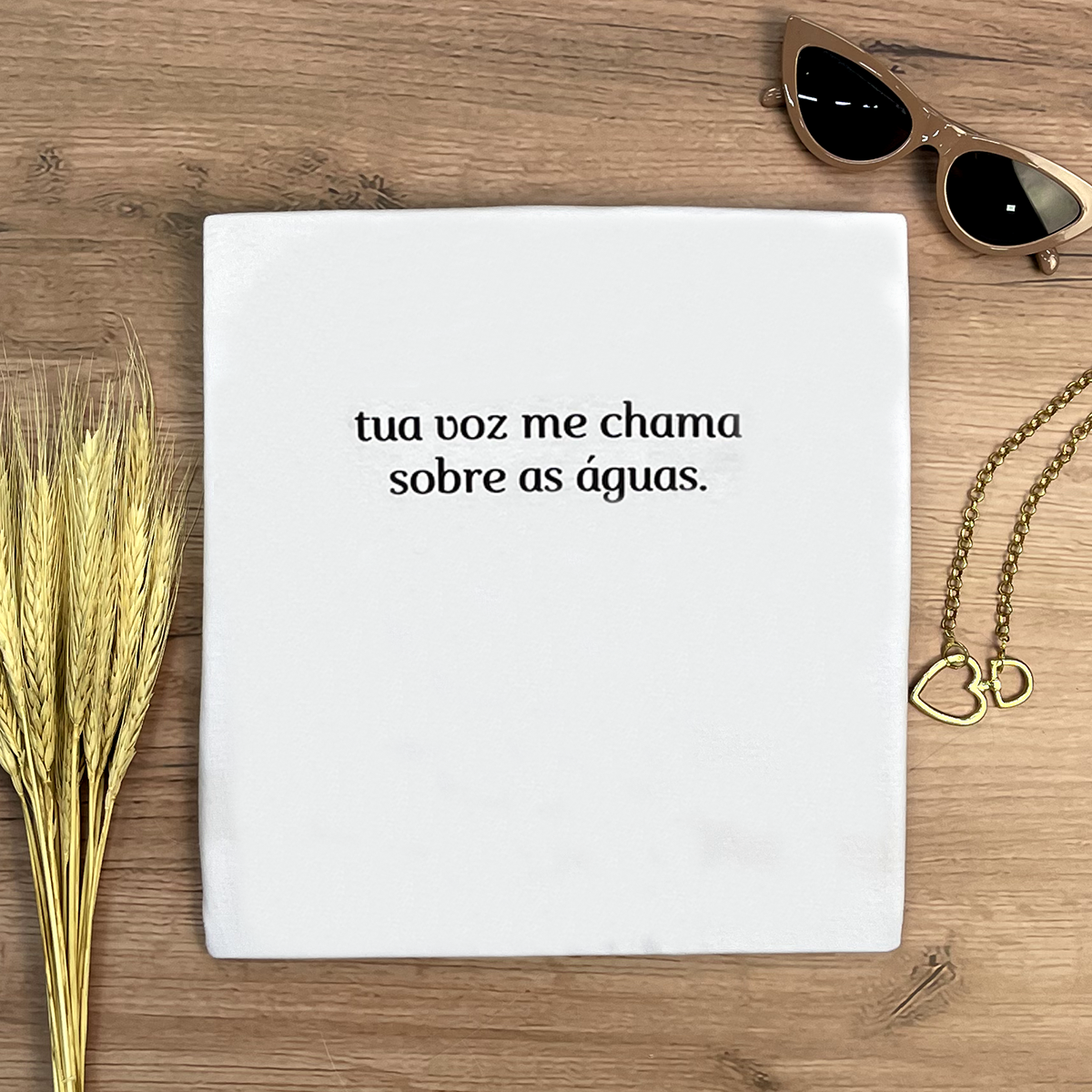 Camiseta Feminina Branca Tua Voz Me Chama Sobre As Águas