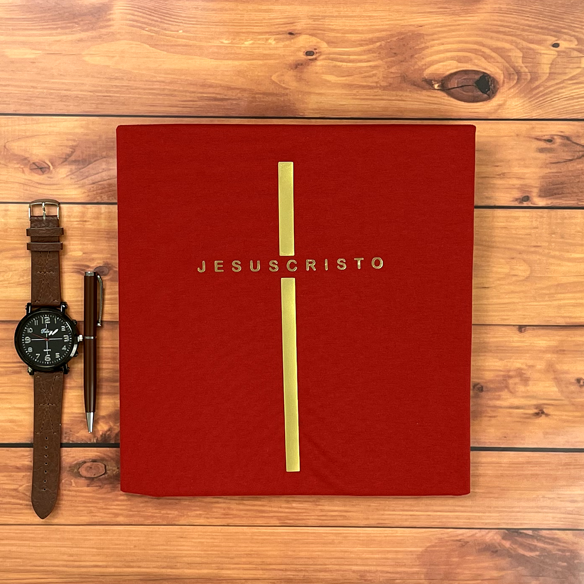 Camiseta Masculina Vermelha Cruz Dourada Jesus Cristo