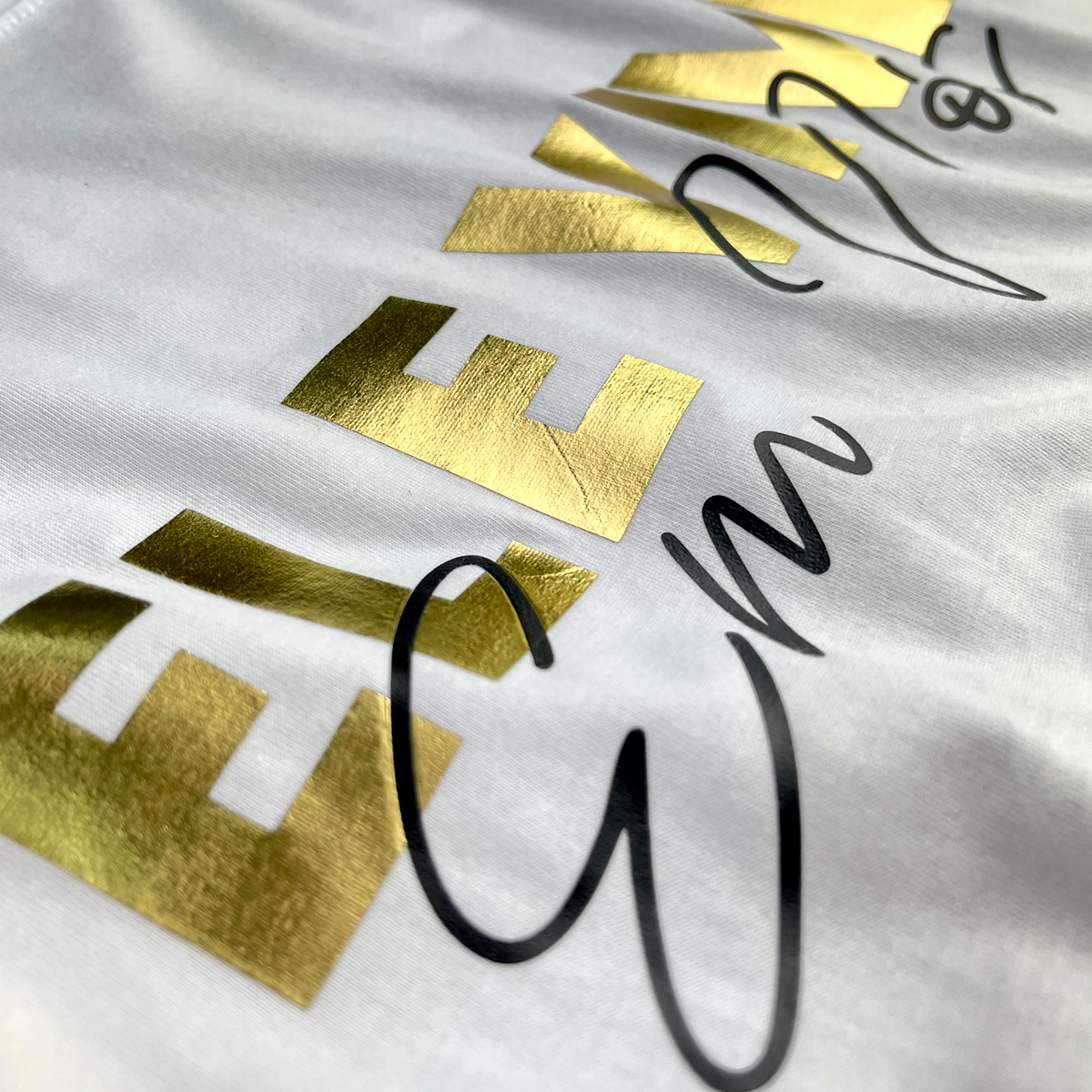 Camiseta Feminina Branca Ele vive Em Nós