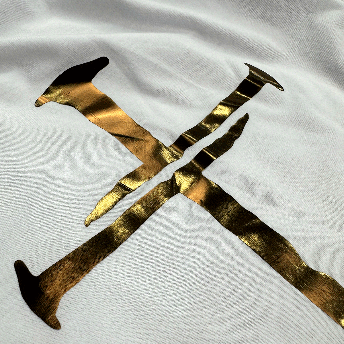 Camiseta Masculina Branca Cruz e Prego