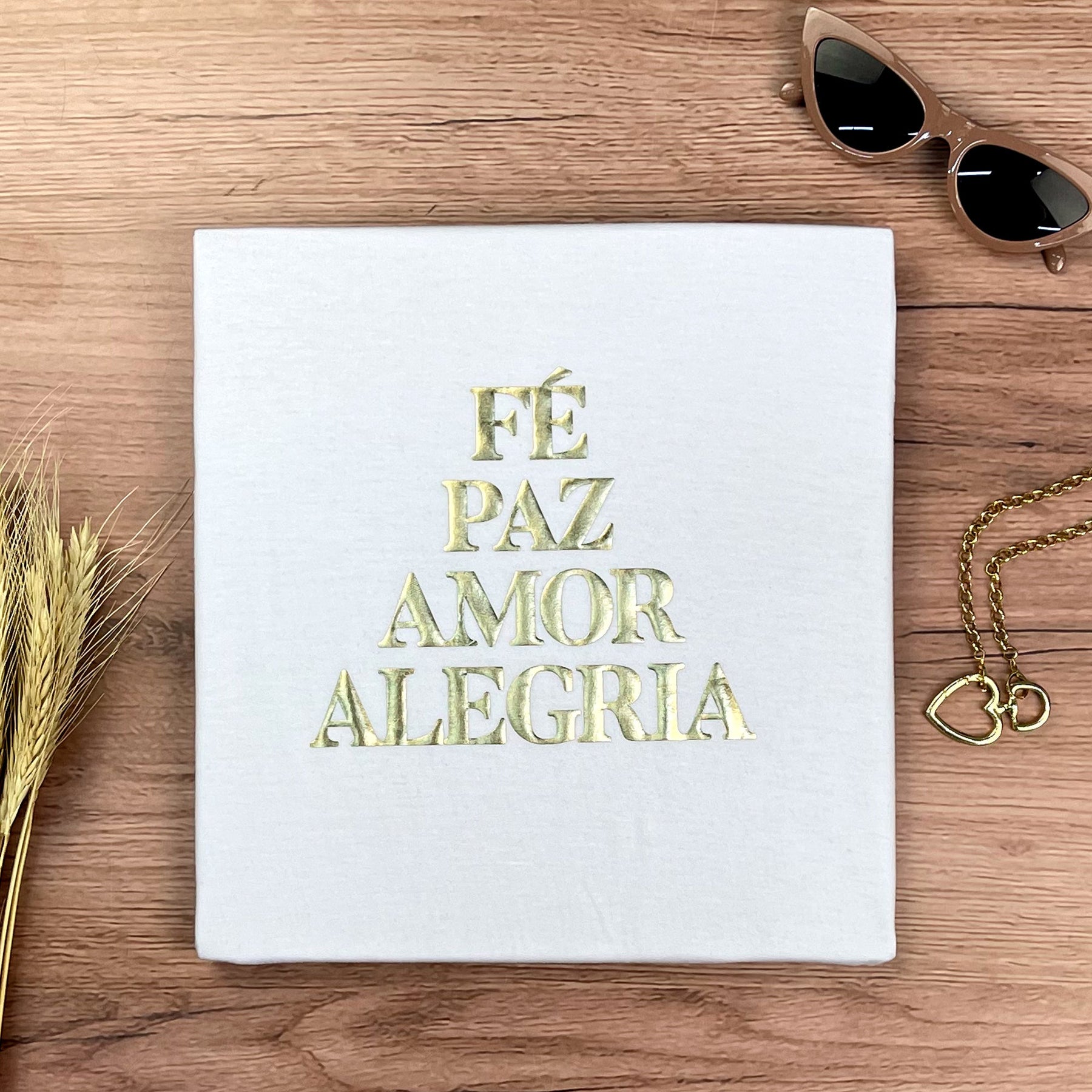 Camiseta Feminina Branca Fé Paz Dourado