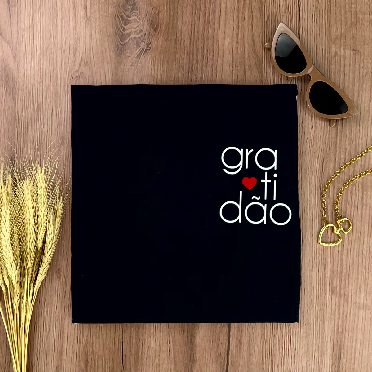 Camiseta Feminina Preta Gratidão Coração