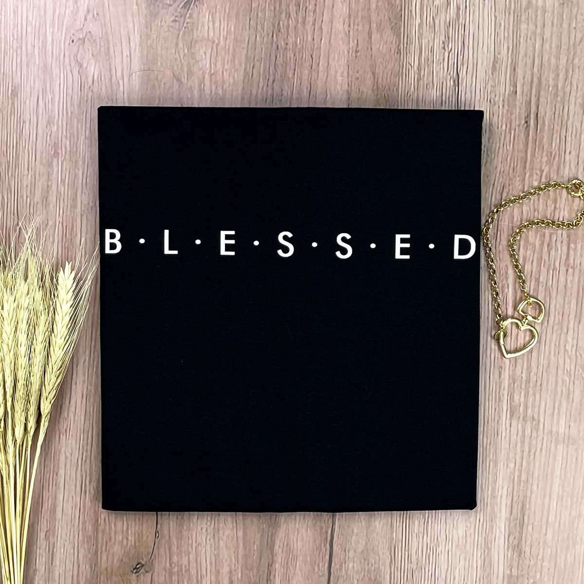 Camiseta Feminina Preta B.L.E.S.S.E.D
