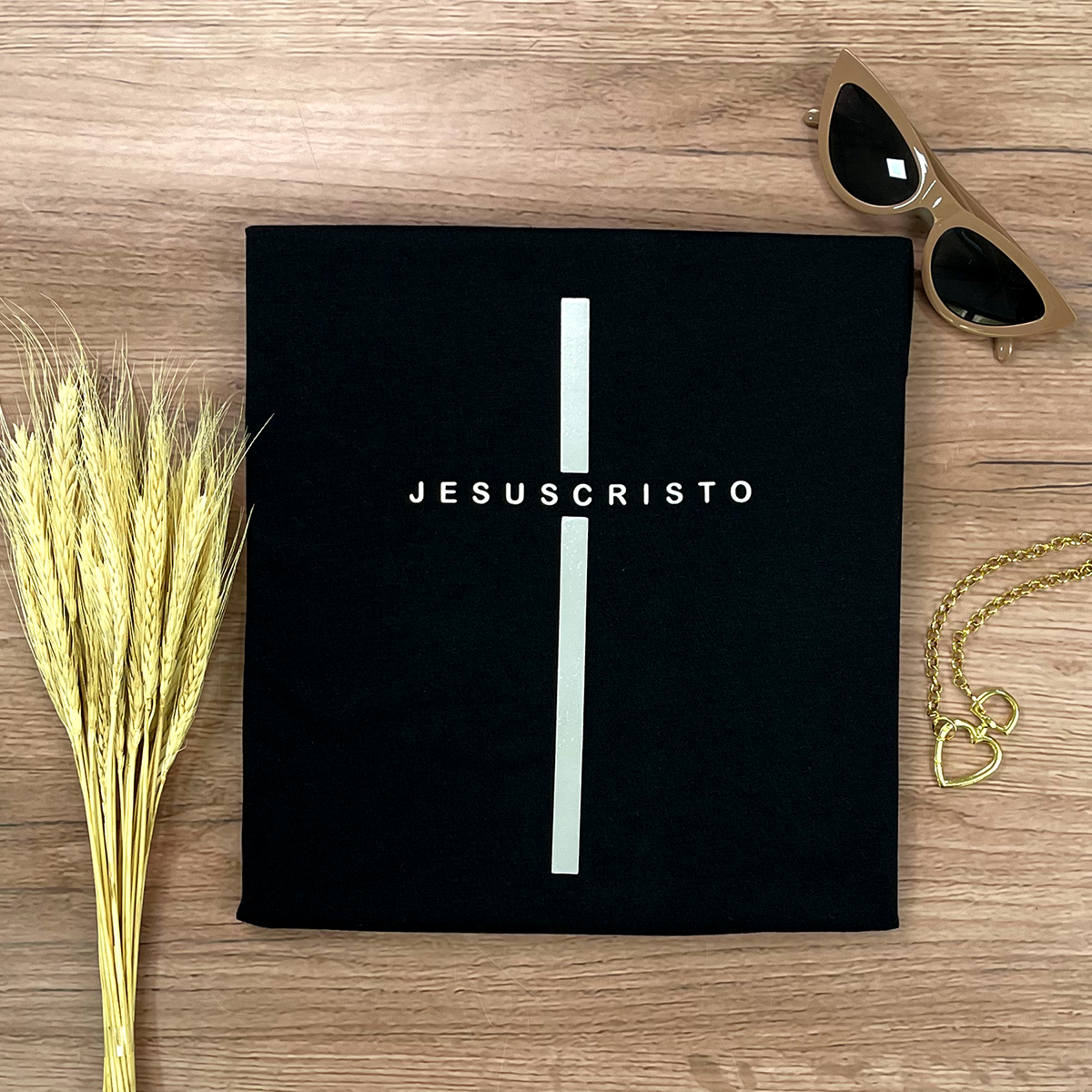 Camiseta Feminina Preta Cruz Prata Jesus Cristo