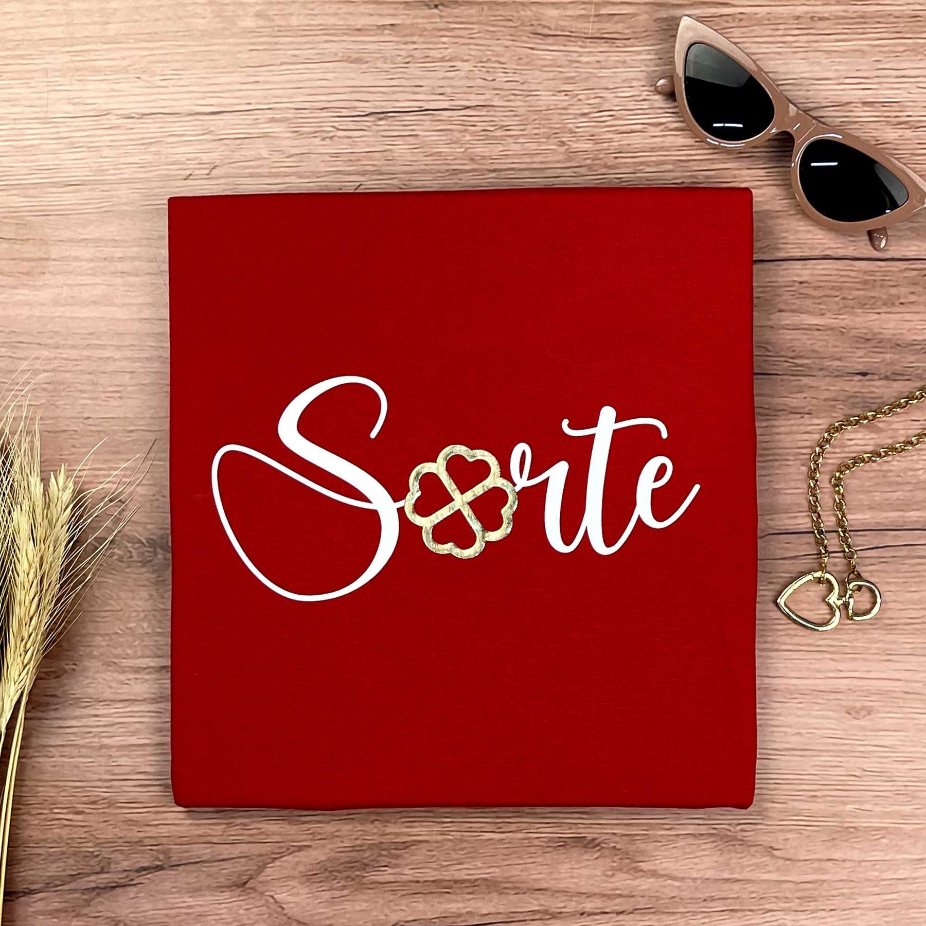 Camiseta Feminina Vermelha Sorte Dourado