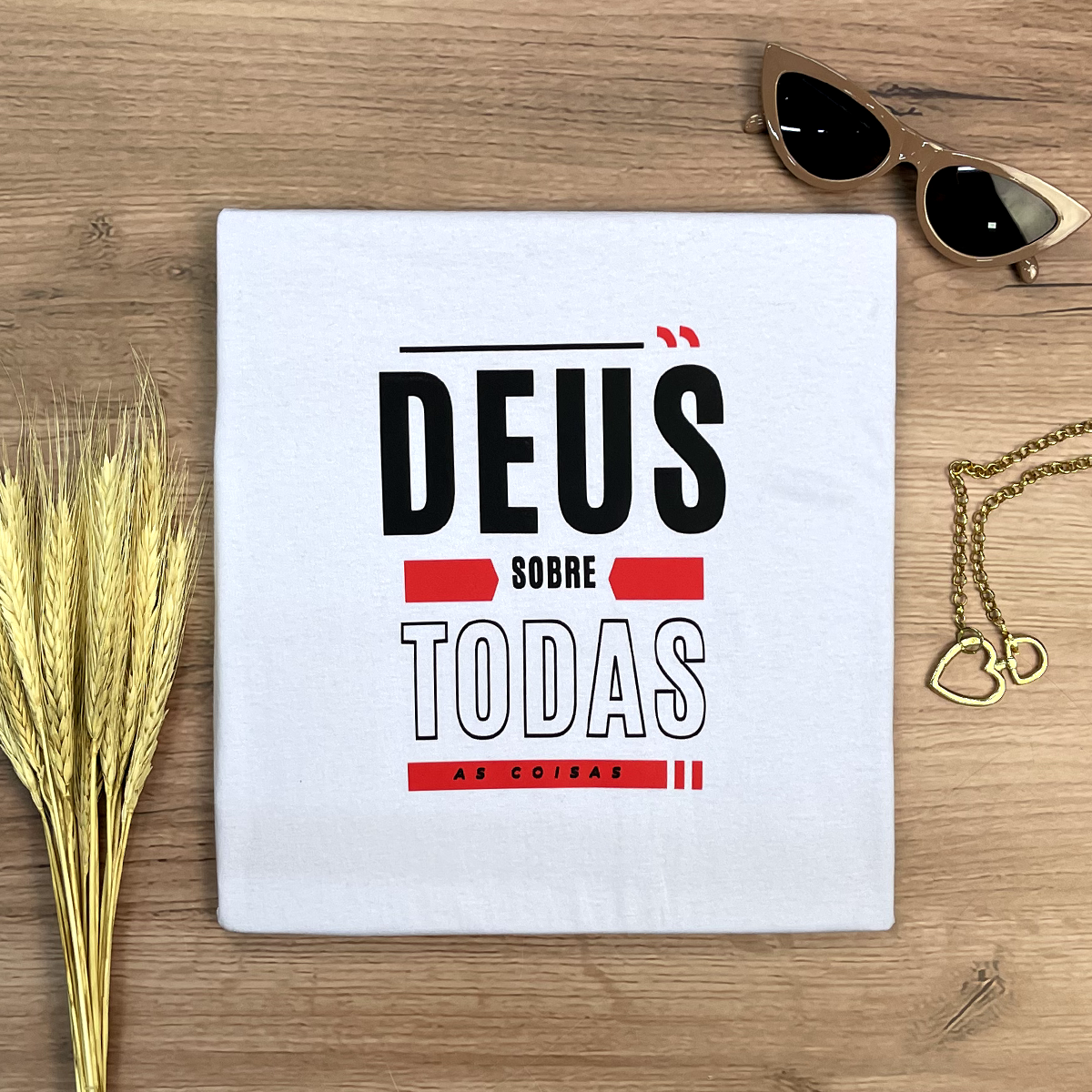 Camiseta Feminina Branca Deus Sobre Todas As Coisas