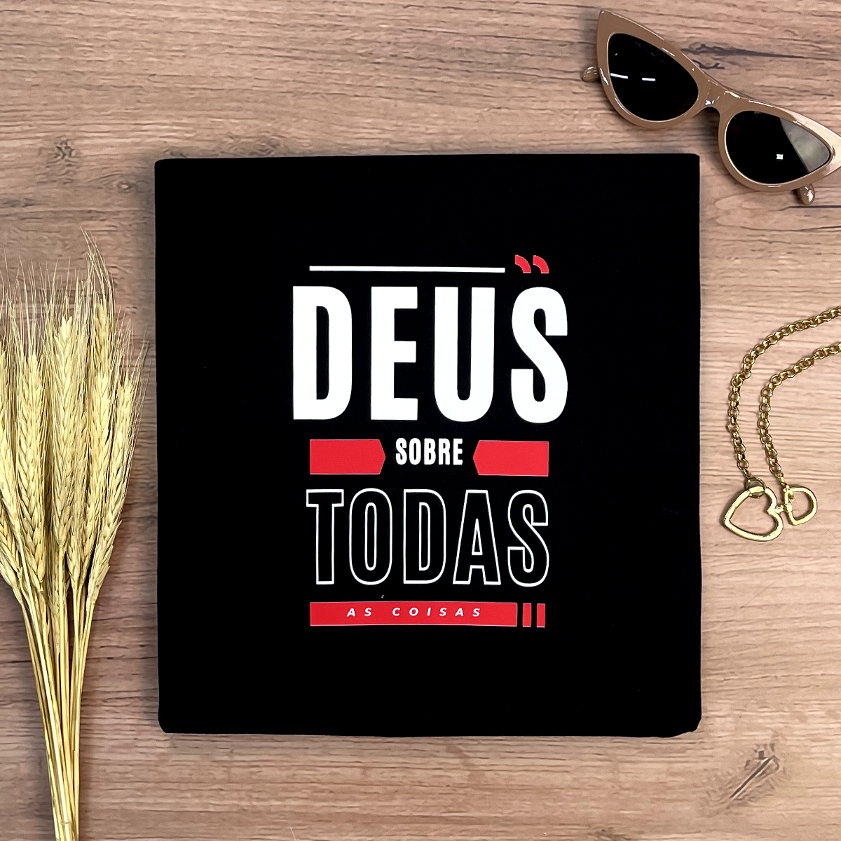 Camiseta Feminina Preta Deus Sobre Todas As Coisas