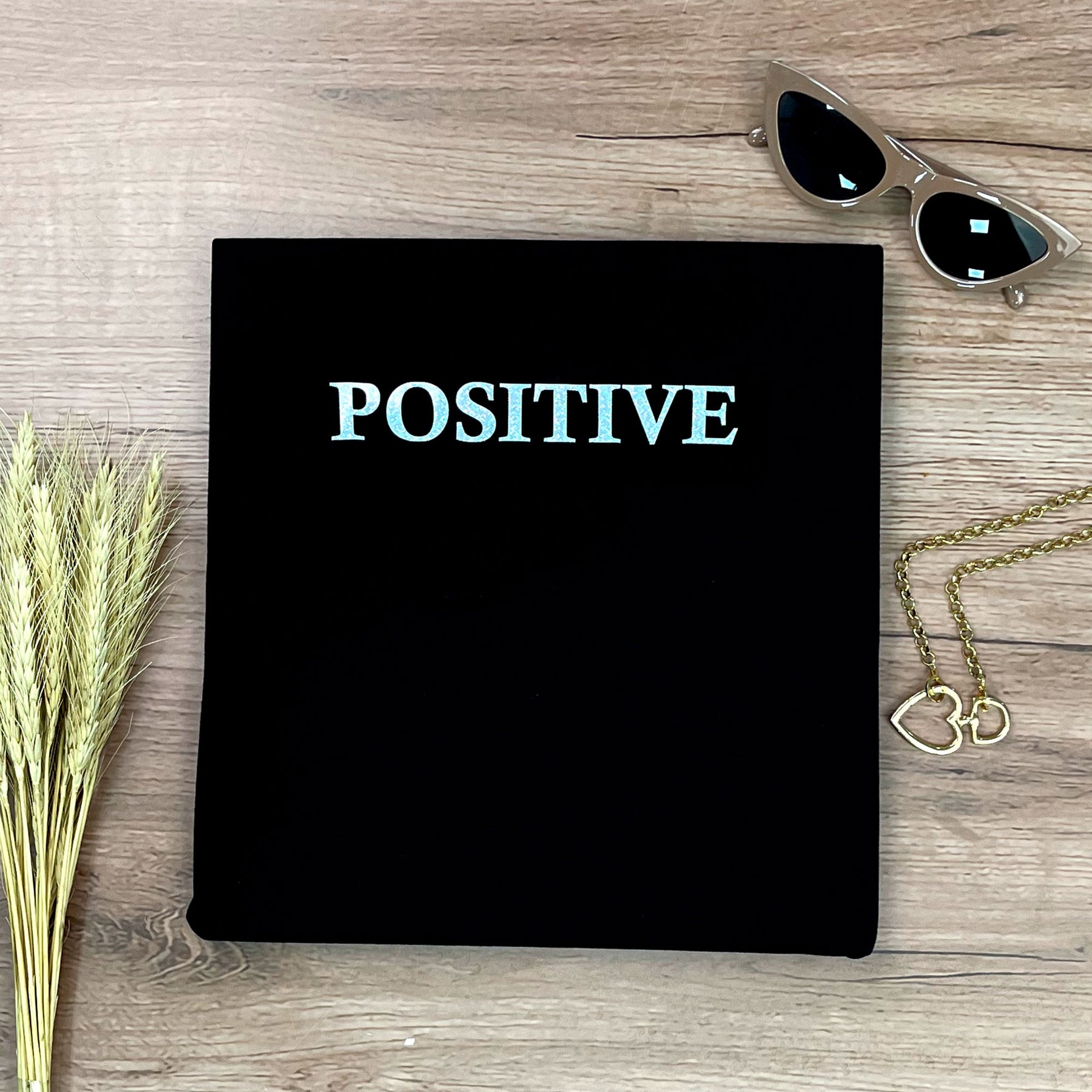 Camiseta Feminina Preta Aplique Positive