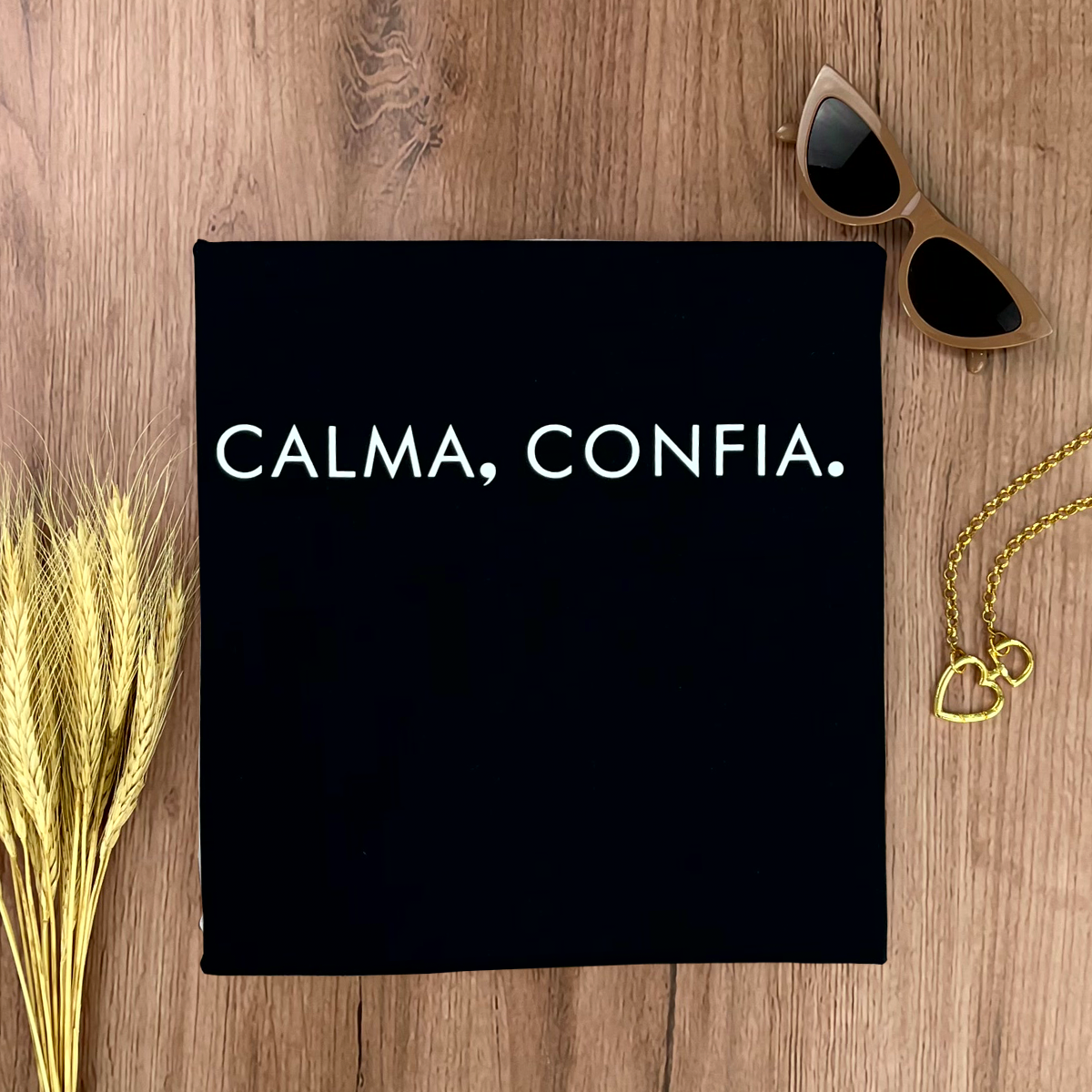 Camiseta Feminina Preta Calma, Confia.