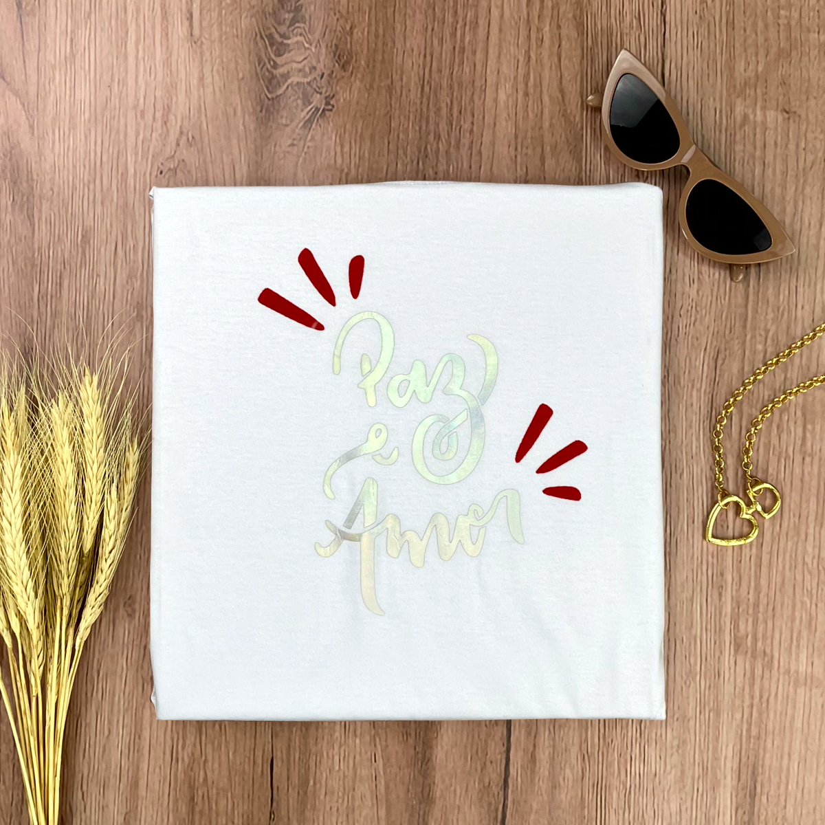 Camiseta Feminina Branca Paz e Amor