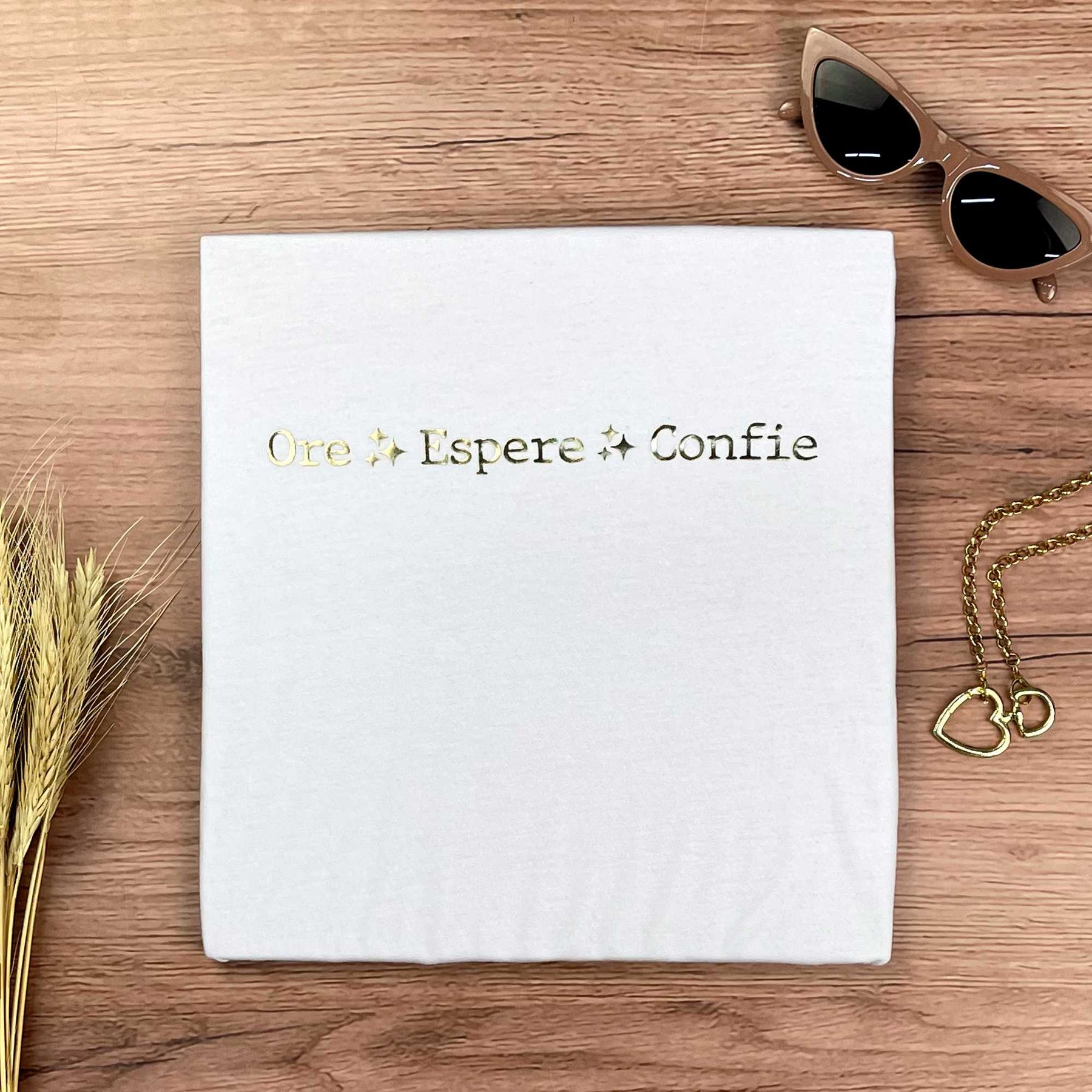 Camiseta Feminina Branca Ore Espere Confie Dourado