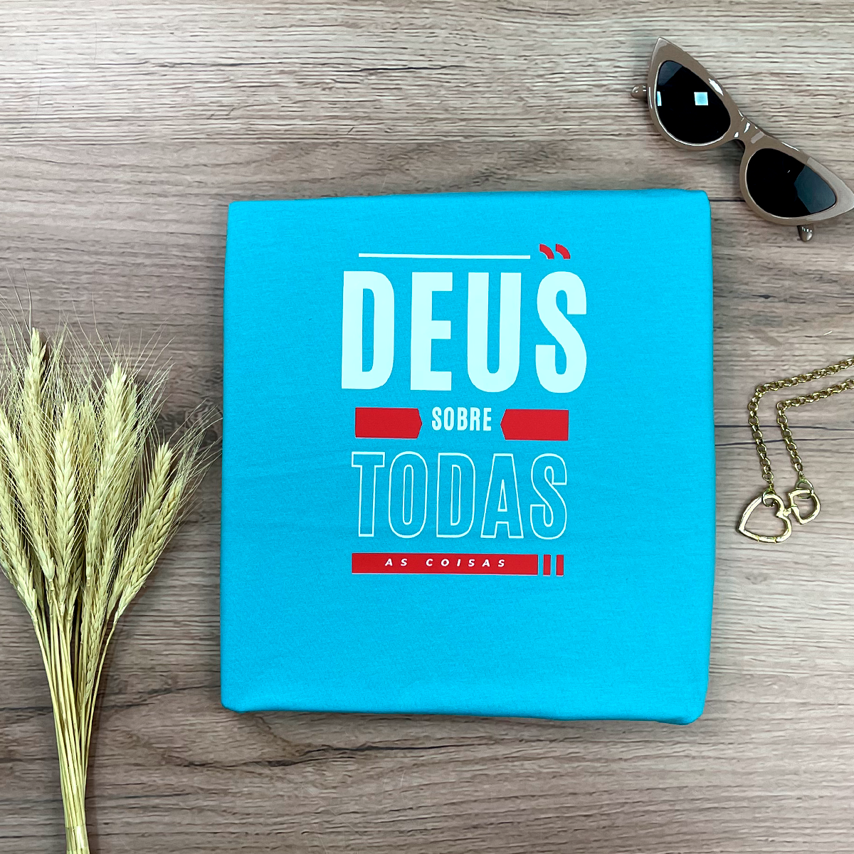 Camiseta Feminina Turquesa Deus Sobre Todas As Coisas