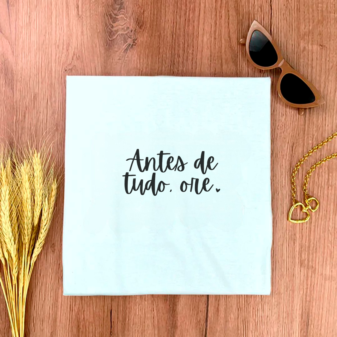 Camiseta Feminina Branca Antes De Tudo, Ore.