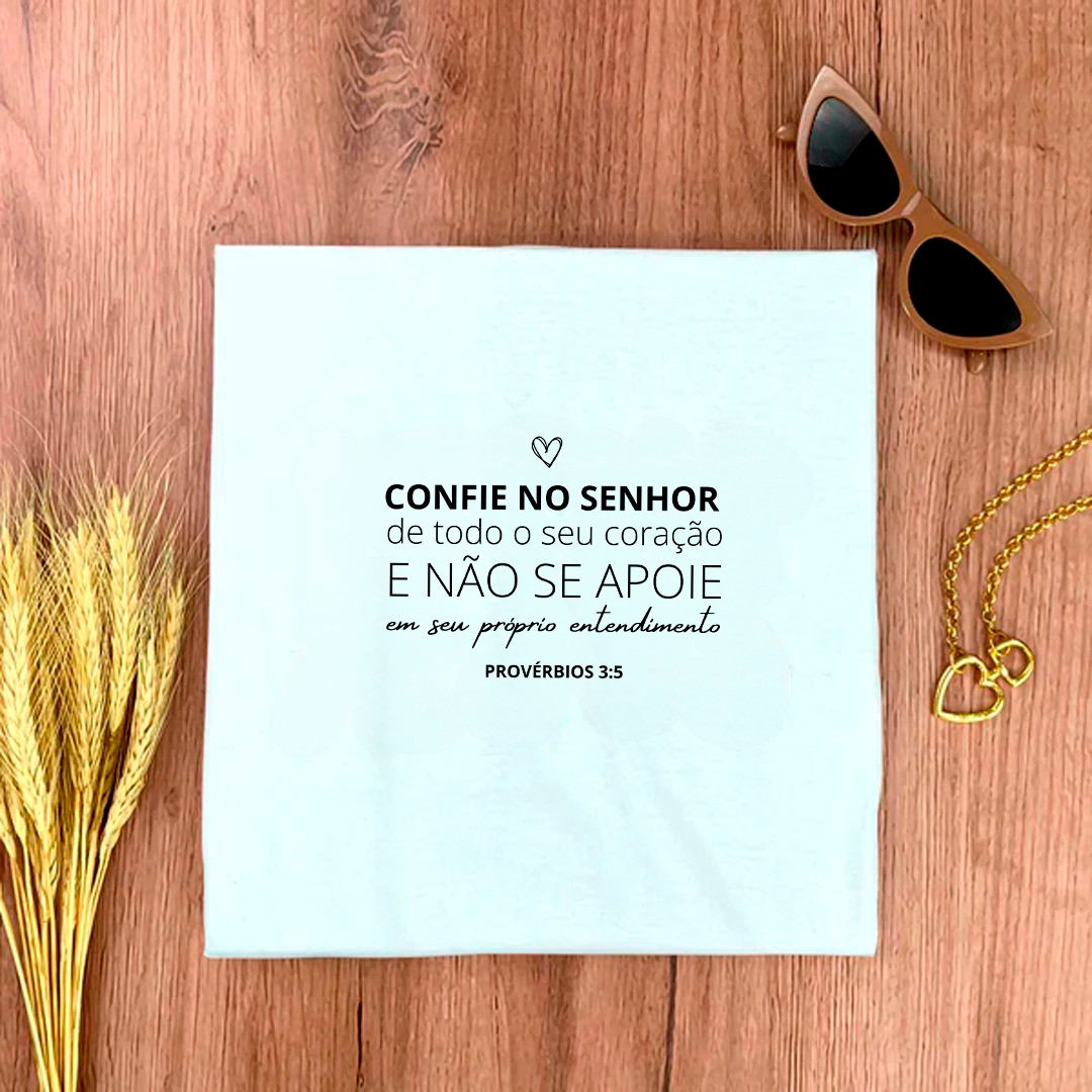 Camiseta Feminina Branca Confie No Senhor De Todo O Seu Coração