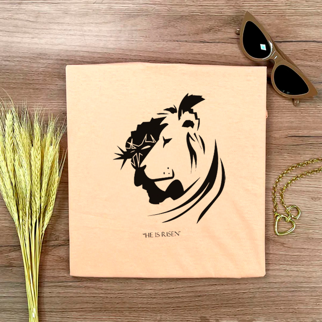 Camiseta Feminina Salmão Jesus Leão He Is Risen