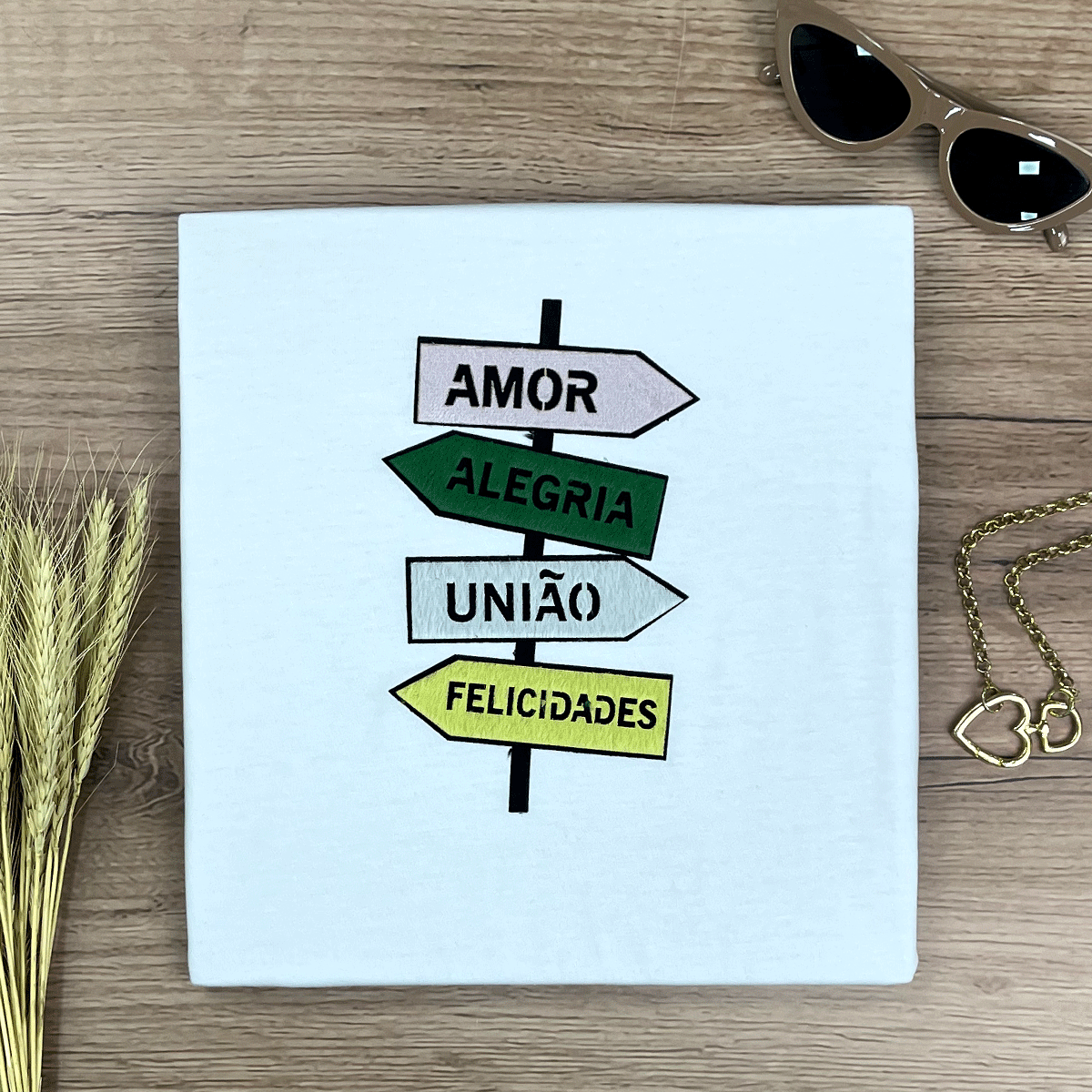 Camiseta Feminina Branca Direção Amor