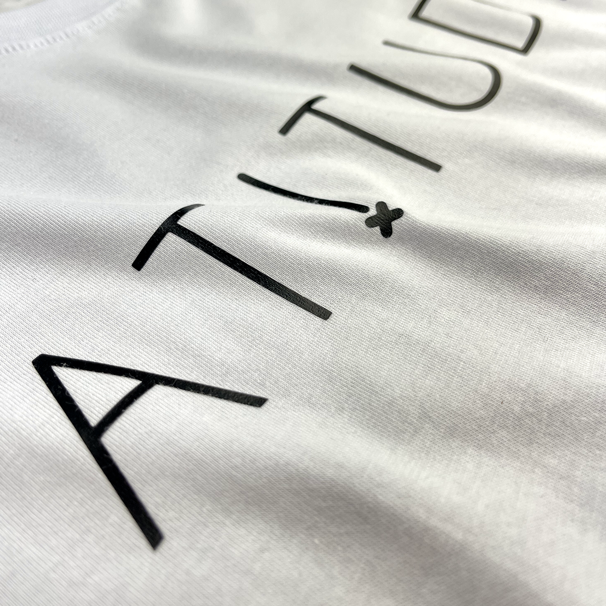 Camiseta Feminina Branca Atitude