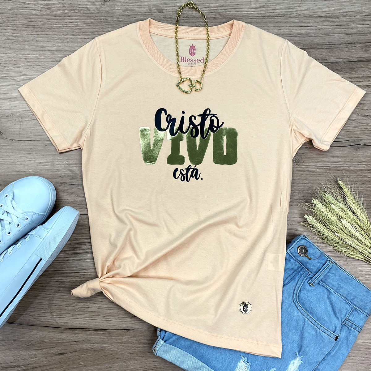 Camiseta Feminina Salmão Cristo Vivo Está