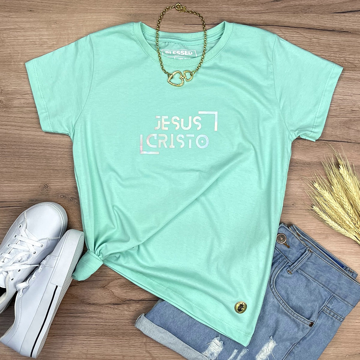 Camiseta Feminina Verde Menta Jesus Cristo Holográfico